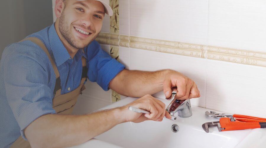Handle or spout repair in Collinston, LA